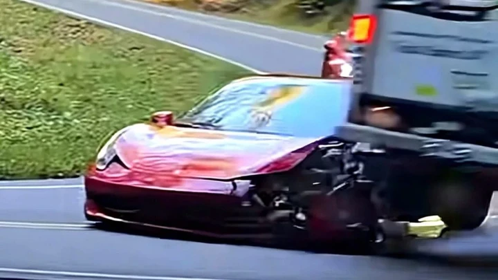 Ferrari 458 Spider, disastro negli USA: incidente in una via storica