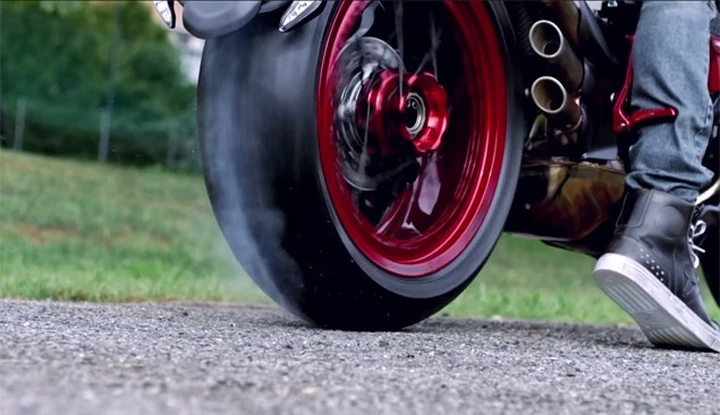 MV Agusta Dragster RR by Lewis Hamilton [Video]