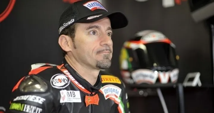 SBK 2015: Max Biaggi prova l'Aprilia RSV4 a Portimao, e si parla già di wild-card...