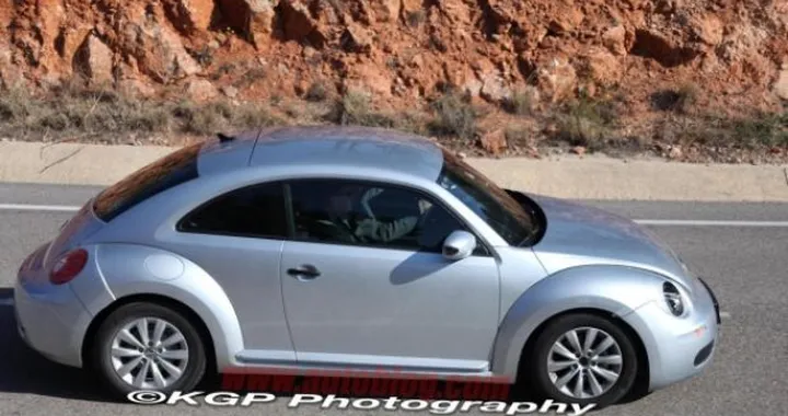 Volkswagen New Beetle 2012: nuovi spyshots