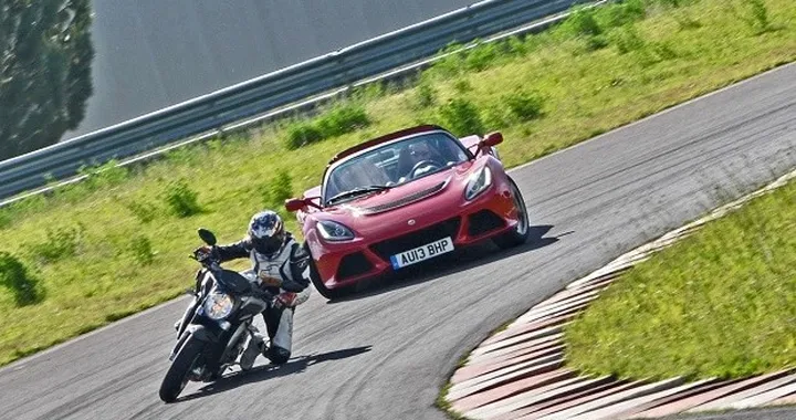 Lotus Exige S vs MV Agusta Brutale 800: la nostra sfida