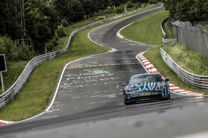 Porsche Taycan: record al Nürburgring