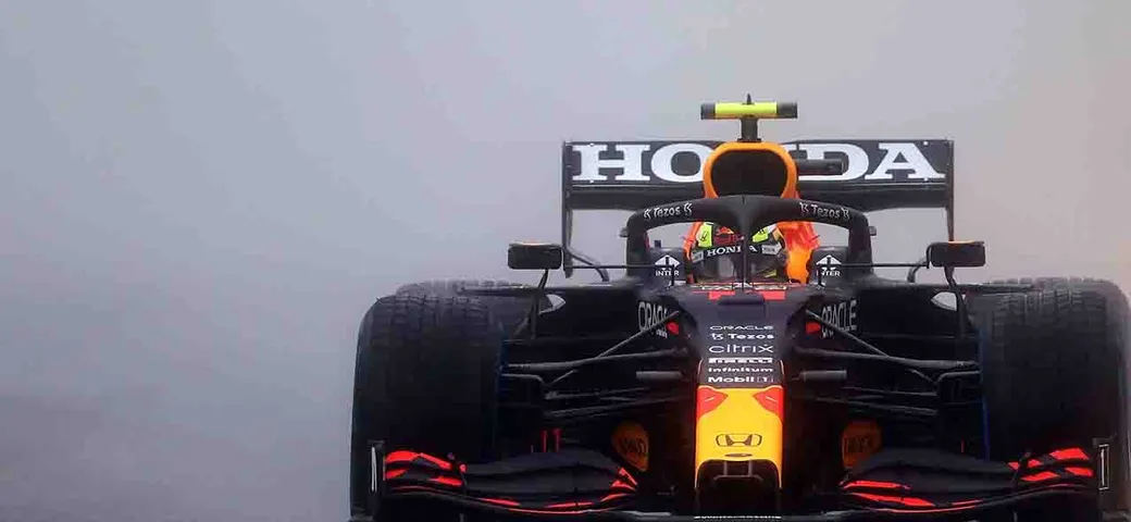 F1, GP Belgio 2021: un disastro, non solo per l'acqua. Vittoria a Verstappen, assegnati punteggi dimezzati