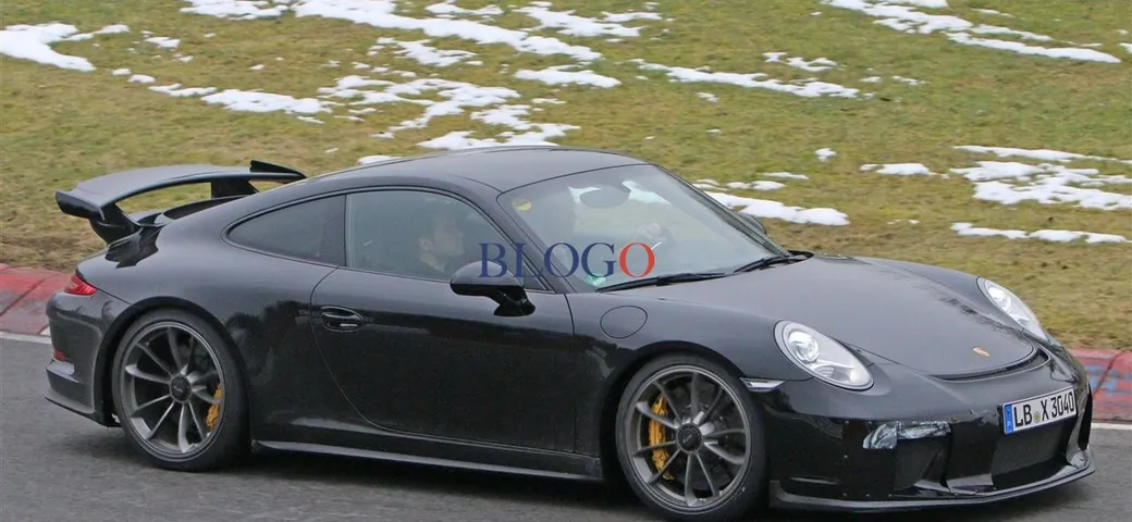 Porsche 911 GT3 facelift: foto spia al Nurburgring