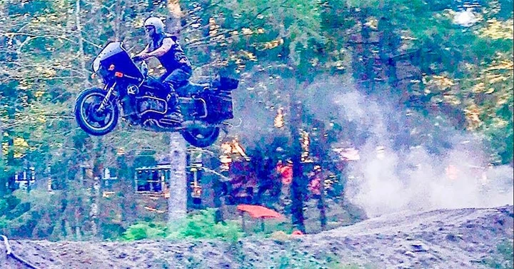 Video: motocross con una Honda Gold Wing GL1100