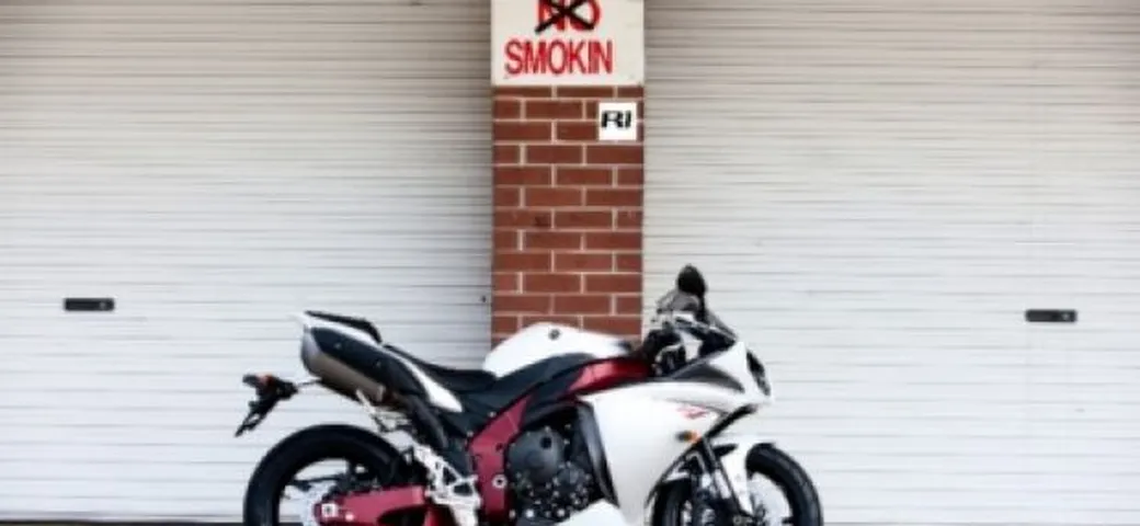 Test Yamaha YZF-R1 2009: Via... con il motore dei sogni
