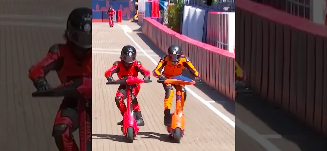 Gare in monopattino: che duelli! (Video)
