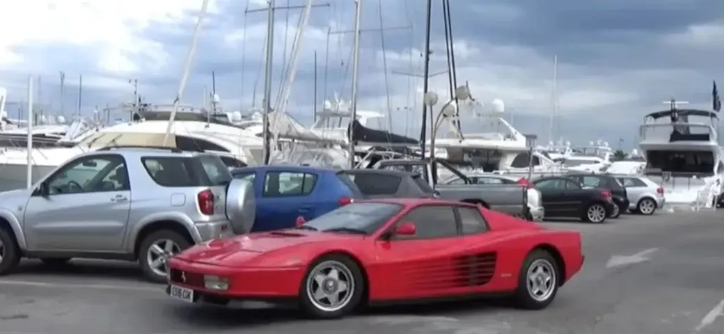 Il viaggio epico con la Ferrari Testarossa, più di 2.000 km sfidando l'inverno