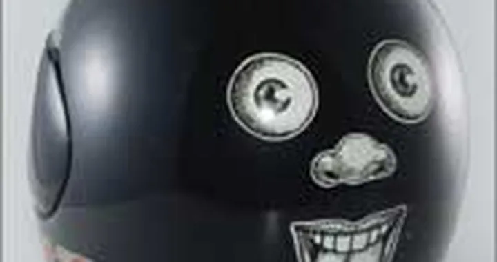 Bande adesive rifrangenti da applicare al casco