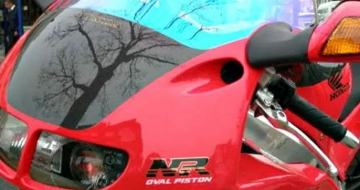 In vendita una Honda NR750 con 2188 km!