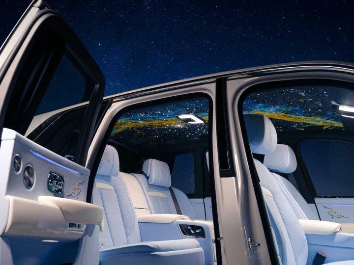 Cullinan Cosmos: Rolls-Royce trasforma l’auto di lusso in un viaggio tra le stelle
