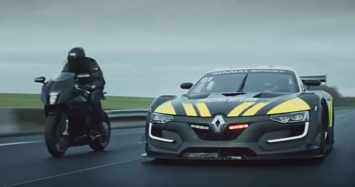 La Renault RS 01 diventa una volante della Polizia [Video]