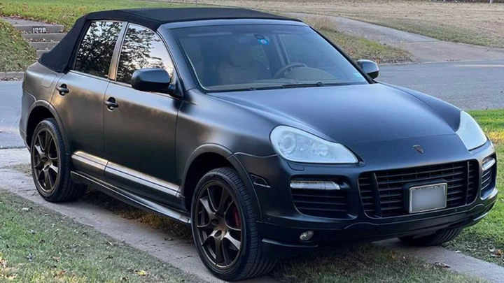Una incredibile Porsche Cayenne cabrio in vendita negli USA
