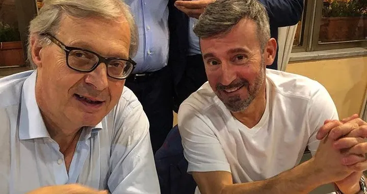 Vittorio Sgarbi con Max Biaggi: "Compro una moto, mi faccio consigliare da lui"