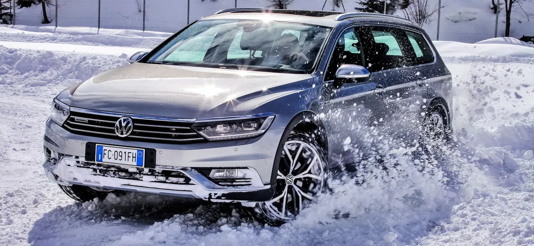 Volkswagen Passat Alltrack BiTDI: il test su neve e ghiaccio [Video]