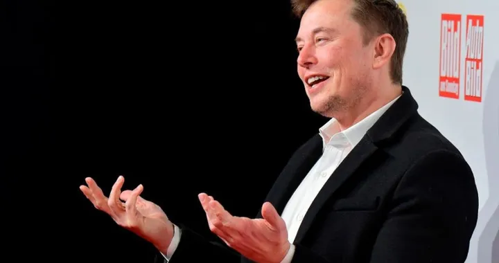 Elon Musk nell'occhio del ciclone: tra richiami e accuse di razzismo