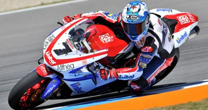 WSBK: imprendibile Carlos Checa nella qualifiche davanti a Corser e Fabrizio. Max Biaggi sesto.