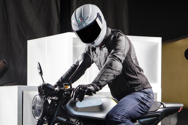 AGV K6, il nuovo casco stradale: leggero e performante