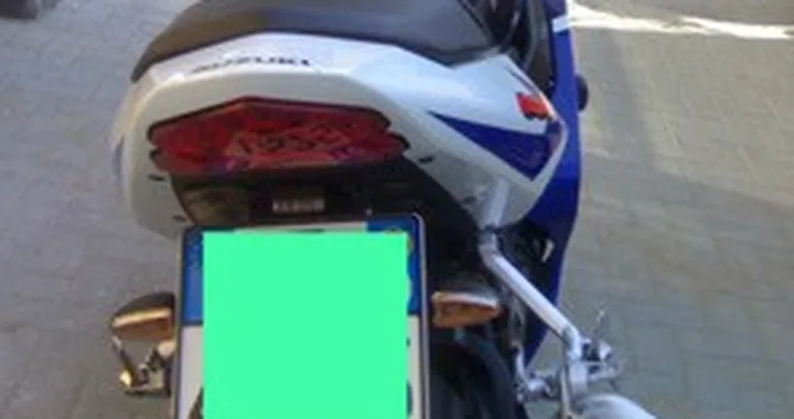 Sequestro del libretto per frecce omologate e portatarga non originale!