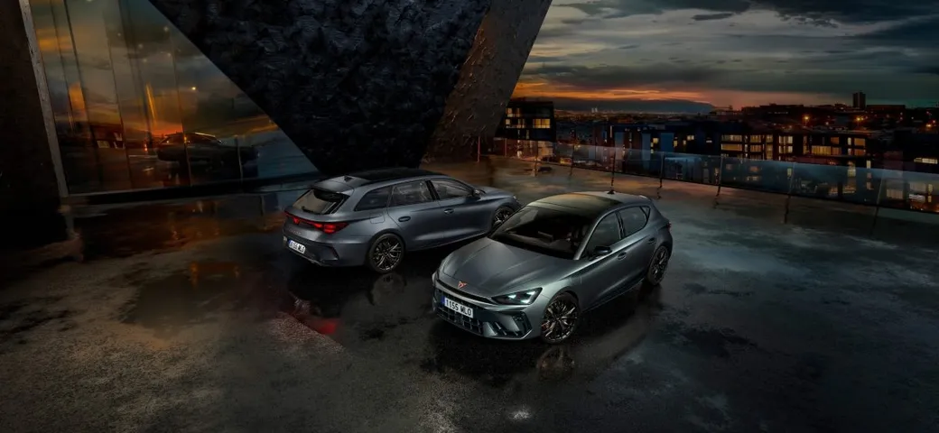Cupra Leon Shadow Edition: la compatta sportiva si veste di nero