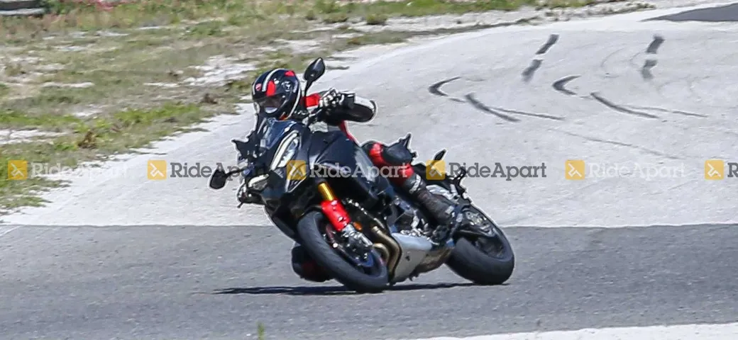 Ducati Multistrada V4: si rivede l'anteriore da 17 pollici (le foto spia)