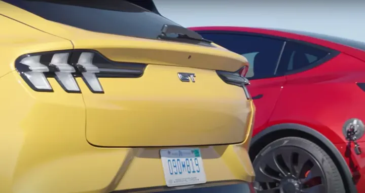 Ford Mustang Mach-E GT vs Tesla Model Y Performance, sfida elettrica: chi vincerà? [VIDEO]