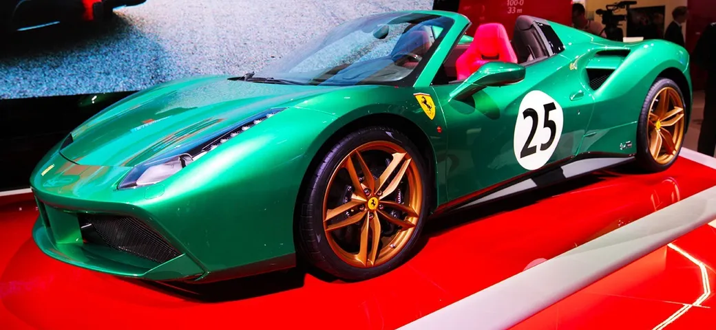 Lo stand Ferrari al Salone di Parigi 2016 Live [Video]