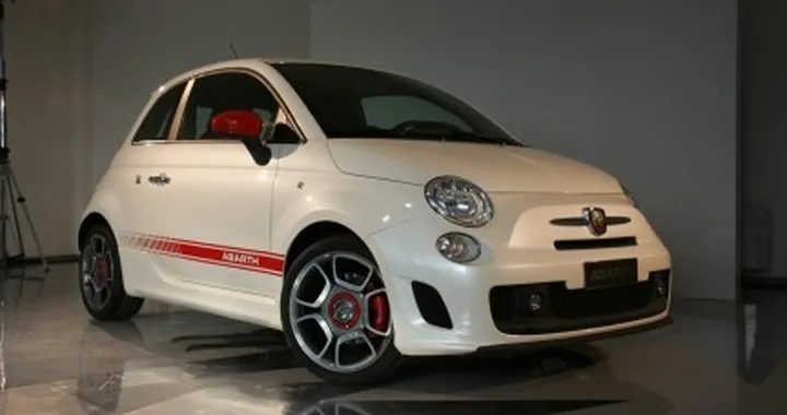 Live dalle Officine Abarth: l'unveiling della 500 Abarth