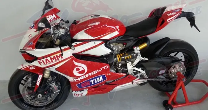 Flamingo Corse: kit carenatura stradale e replica SBK Alstare 2013