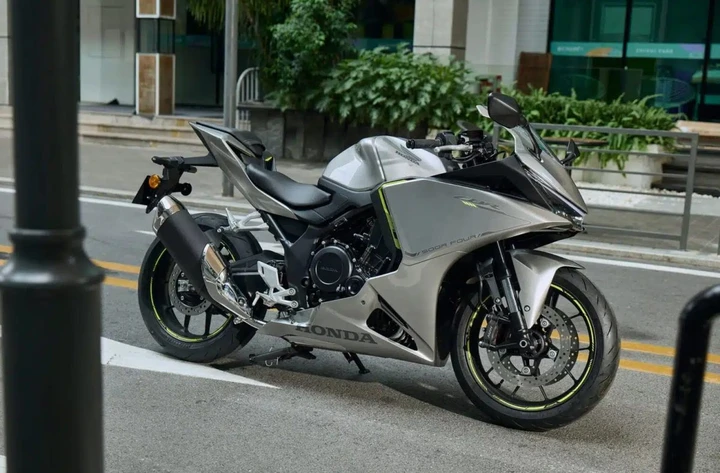 CBR500R Four, la moto che divide sul look e conquista sulla tecnica