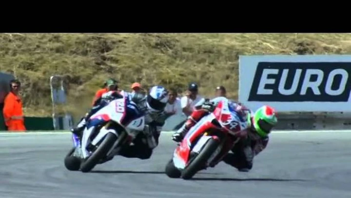 Superstock 1000, Brno: Sylvain Barrier piega Davide Giuliano