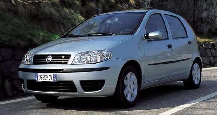 Elezioni tedesche: l'onorevole Bruederle usa la Fiat Punto per attaccare un avversario