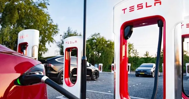 Google Maps integra Tesla Supercharger in tempo reale