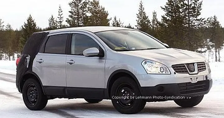Prime foto della Nissan Qashqai passo lungo