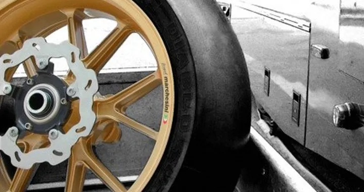 Foto del giorno: passione a due ruote