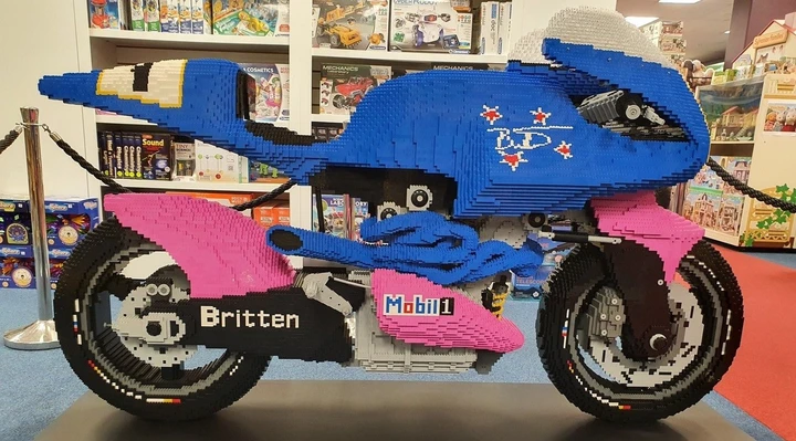 La Britten V1000 in Lego di 