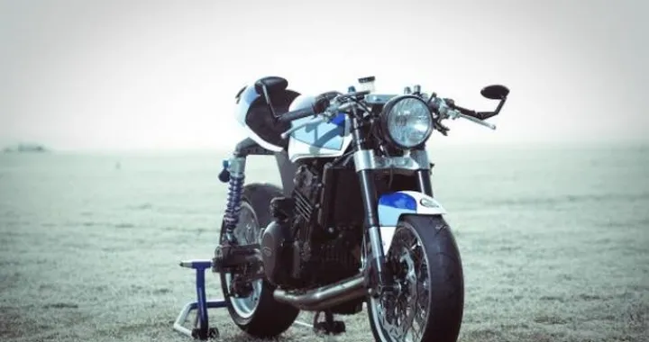 Italian Factory Bike: Special Triumph T301 - PC6