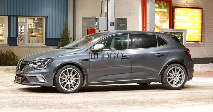 Renault Megane RS: foto spia in Svezia