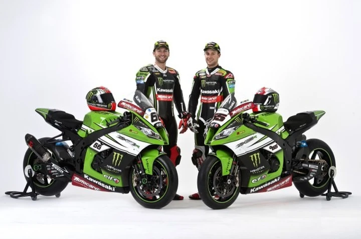 Kawasaki Racing Team Superbike 2015 presentato a Barcellona [Foto]