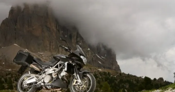 Test Aprilia Shiver GT, naked con stile