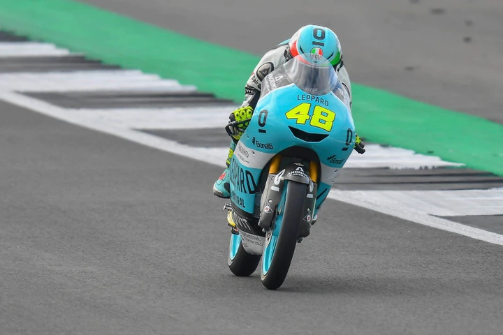 Moto3-show: la “prima” di Dalla Porta. Ko del Bez. Martin torna leader
