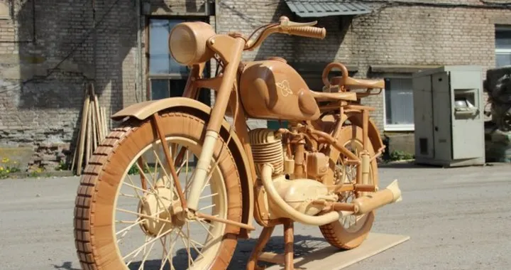 Una IZH-49 tutta in legno dalla Russia