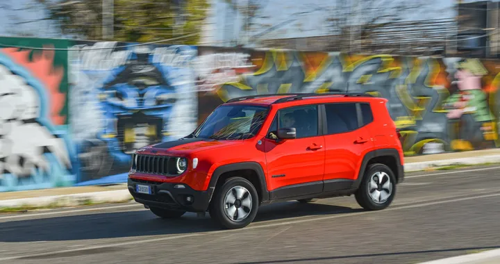 Jeep Renegade 4xe: la prova su strada