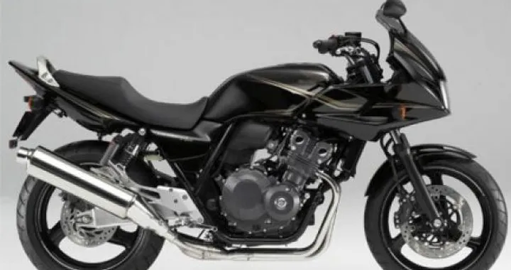Honda CB400SF 2009: il rinnovamento parte dal basso
