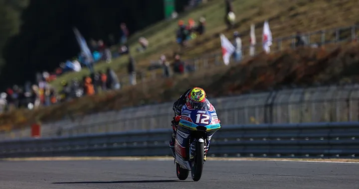 Moto3, mondiale riaperto: trionfa il Bez, ko Martin