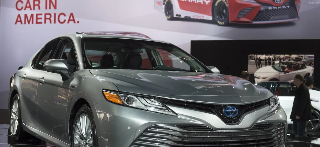 Vendite auto 2016: Toyota insegue Volkswagen