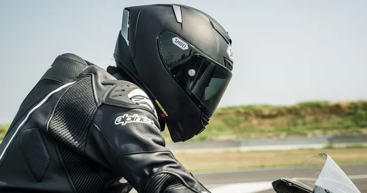 Shoei X-Spirit III 2016: caratteristiche, foto e video