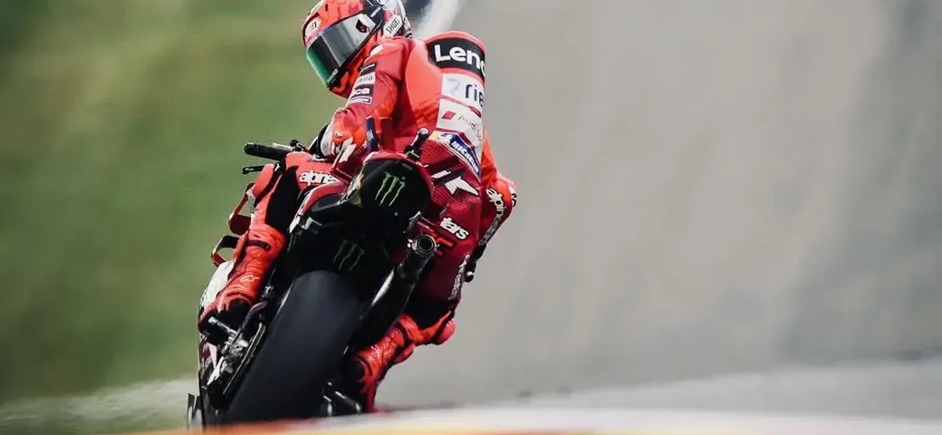 Marc Marquez incanta Brno: dominio totale nelle FP1 e ritmo da record
