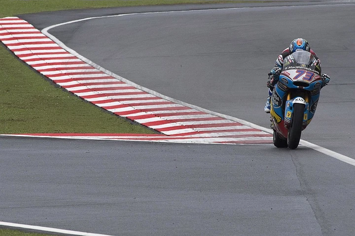 Moto2 Jerez FP1: Marquez in testa sotto l'acqua