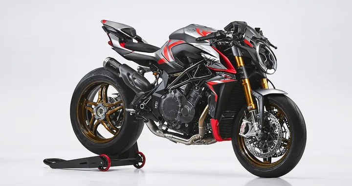 MV Agusta Brutale 1000 RR Nurburgring: naked da oltre 300 km/h
